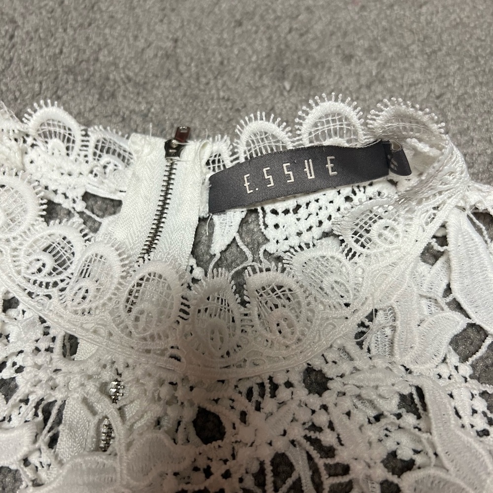 E.SSUE Crochet Top - Picture 2 of 5